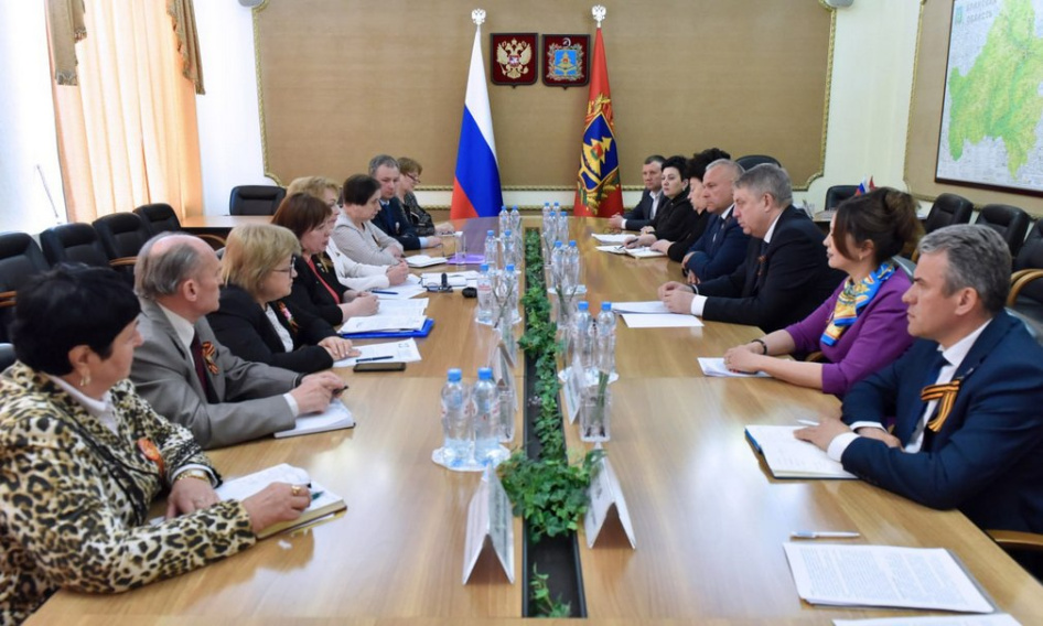 Глава региона Александр Богомаз провёл встречу с представителями руководства Федерации профсоюзов Брянской области