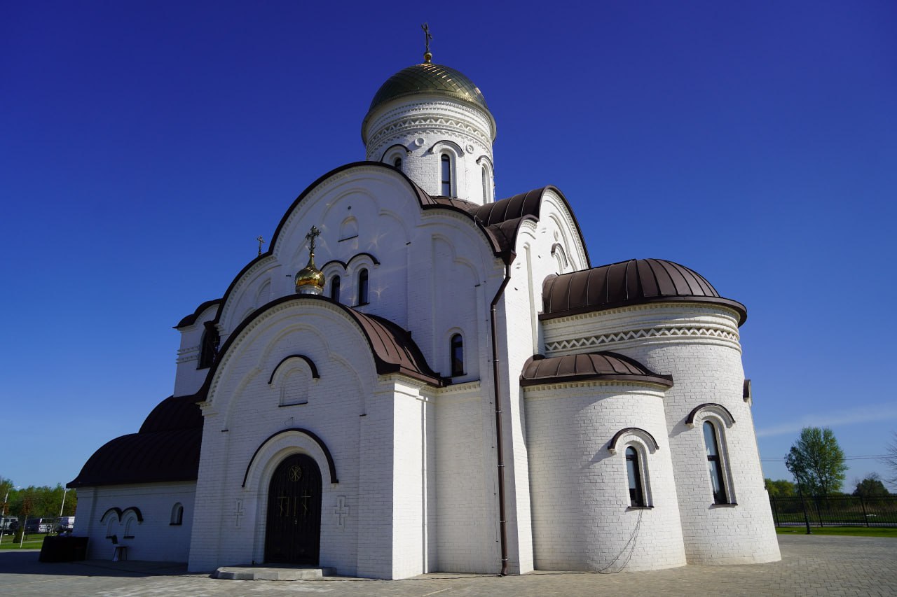 В дни празднования Пасхи Александр Богомаз посетил церемонию открытия недавно построенного храма