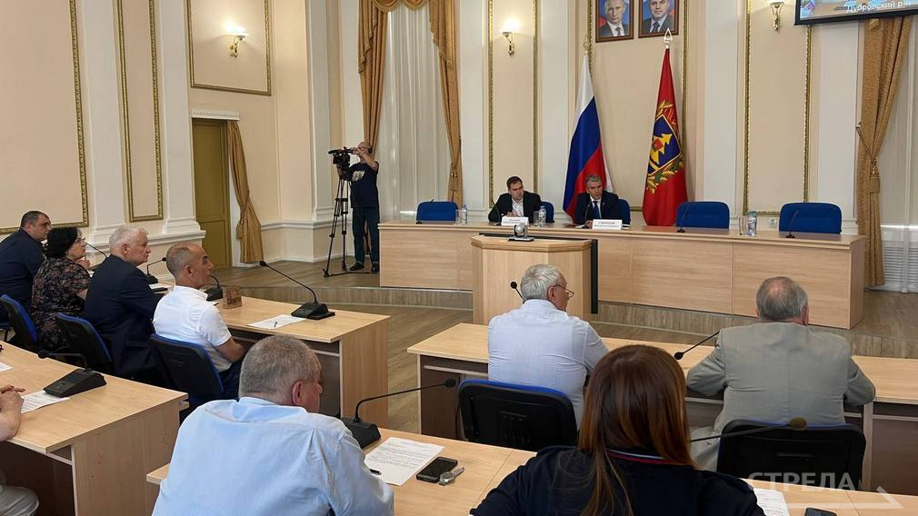 В брянском правительстве началось заседание Совета по межнациональным отношениям