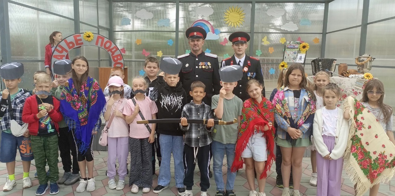 В Суражской районной библиотеке прошла патриотическая познавательно-игровая программа «Традиции казачества храним»