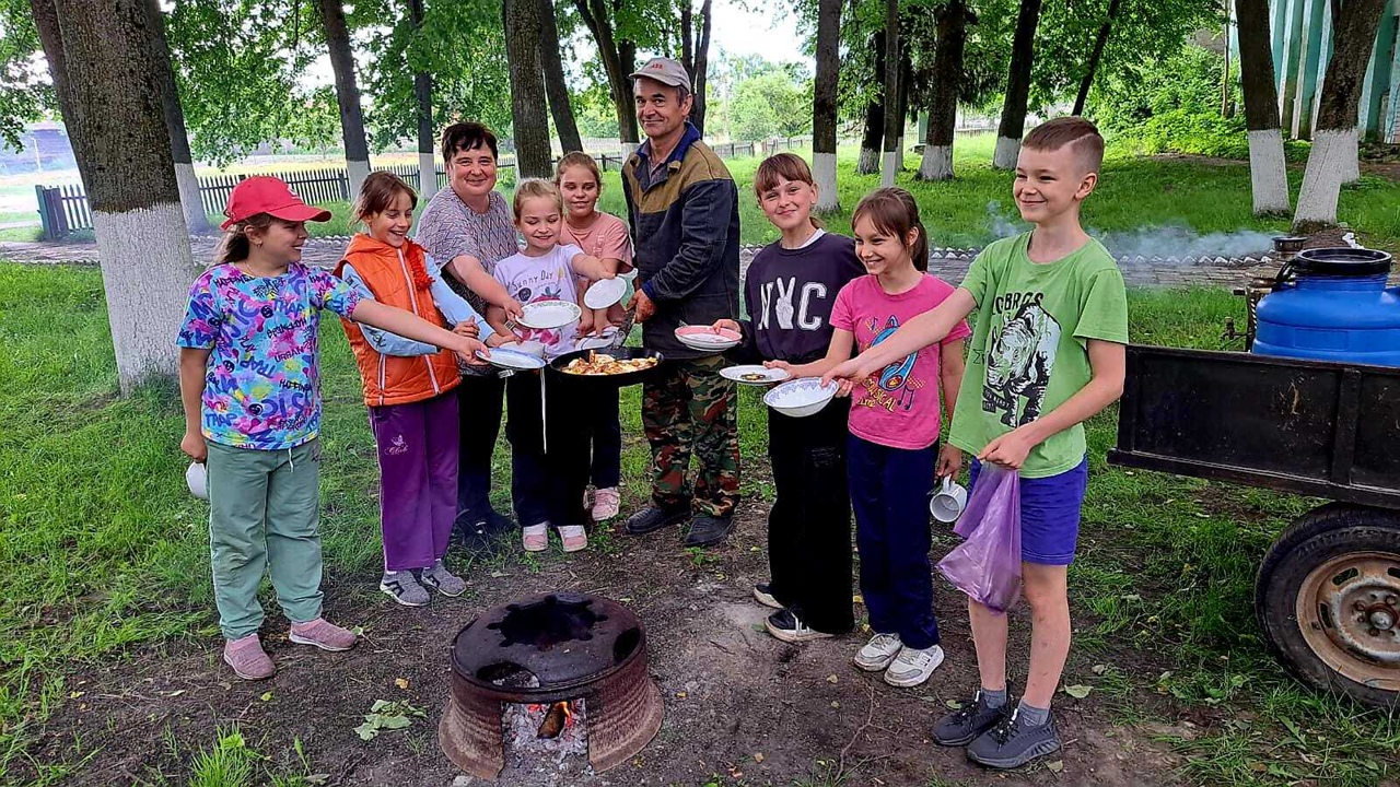 В преддверии Дня России в Нивнянской сельской библиотеке прошло мероприятие «От поколения к поколению»