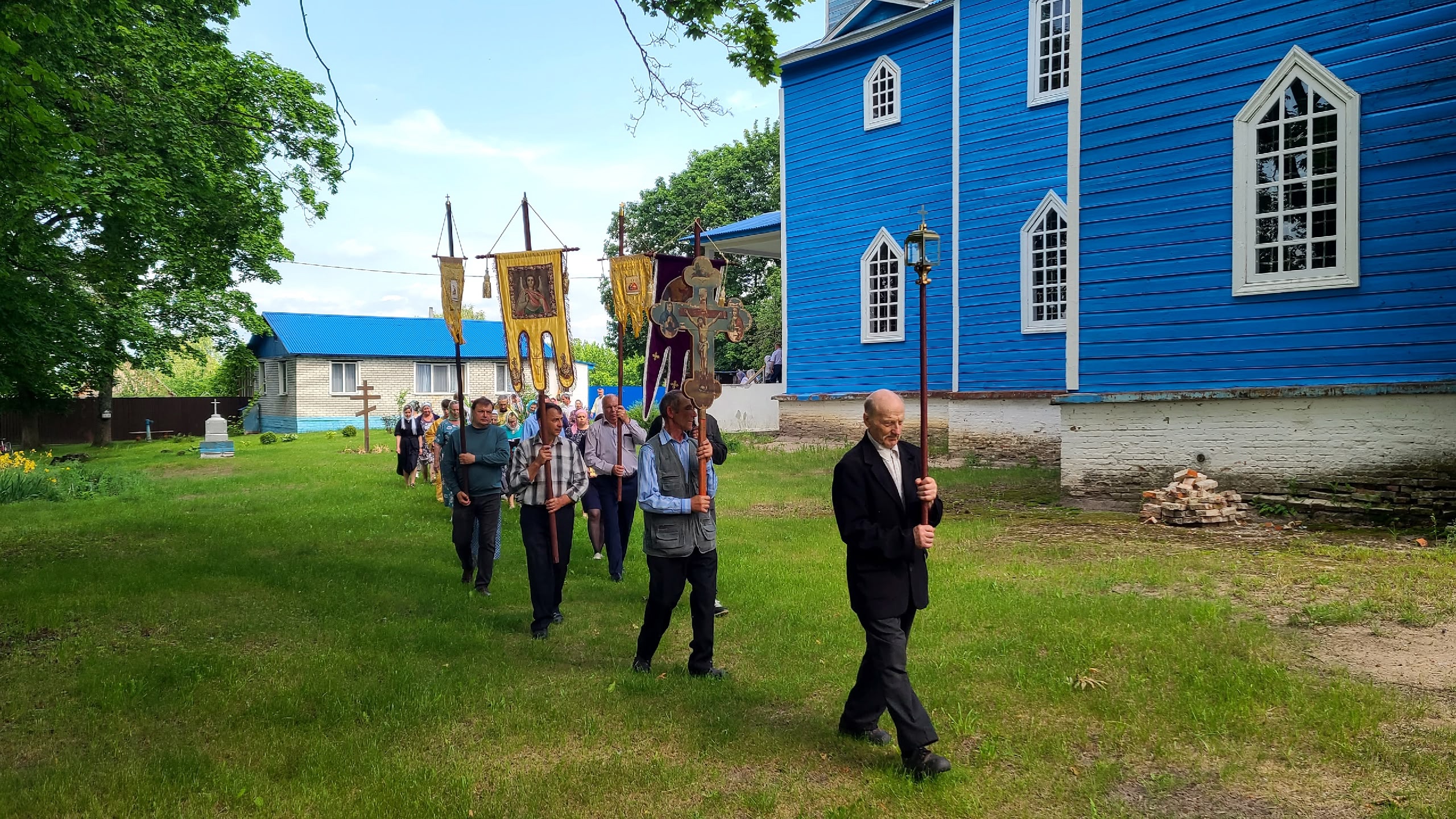 В селе Душатин в храме во имя Святителя Василия Великого отметили праздник Святой Троицы