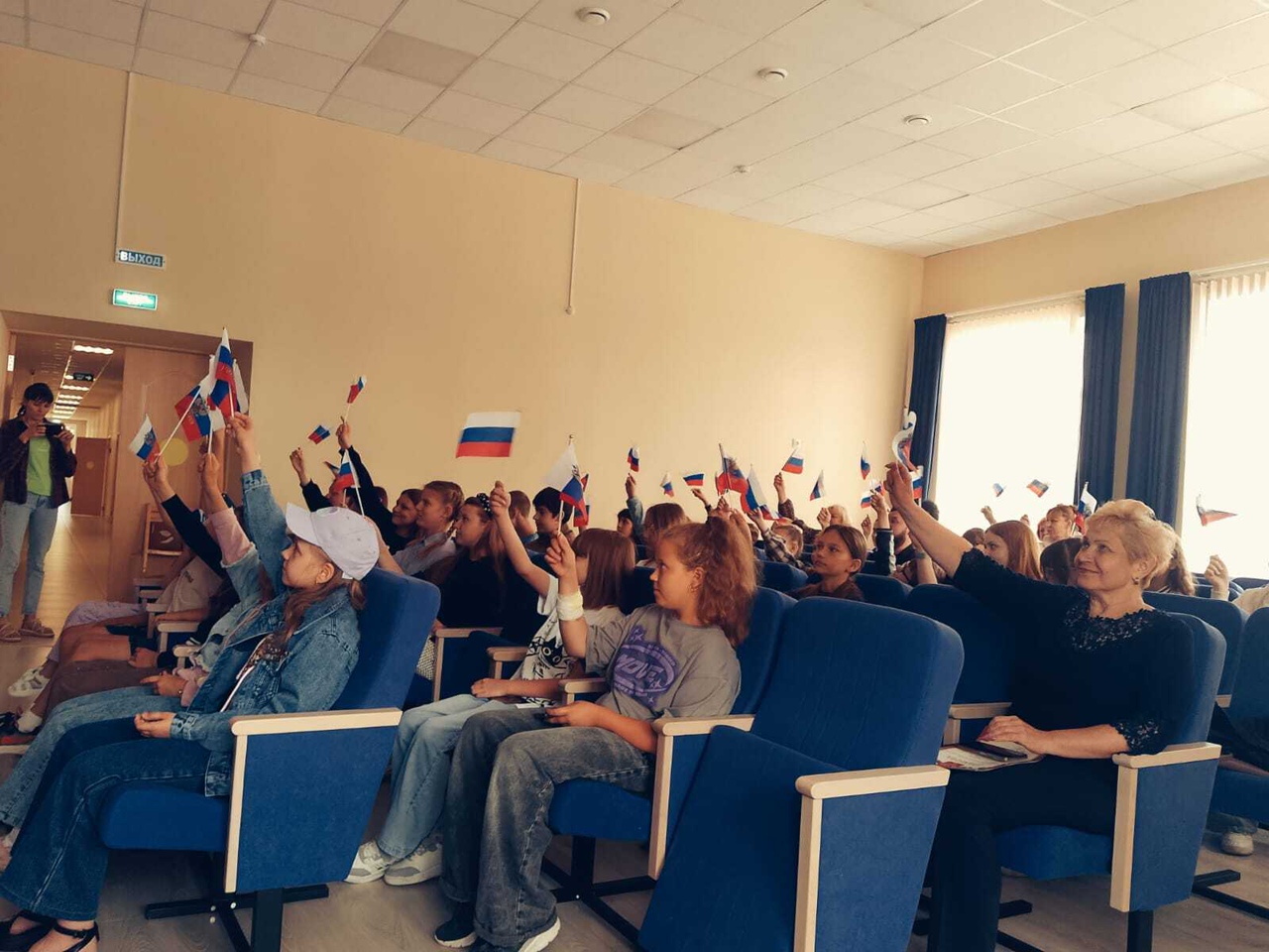 В преддверии Дня России в Суражской детской школе искусств имени А.П.Ковалевского прошло торжественное мероприятие » Здесь мой край, здесь я живу»