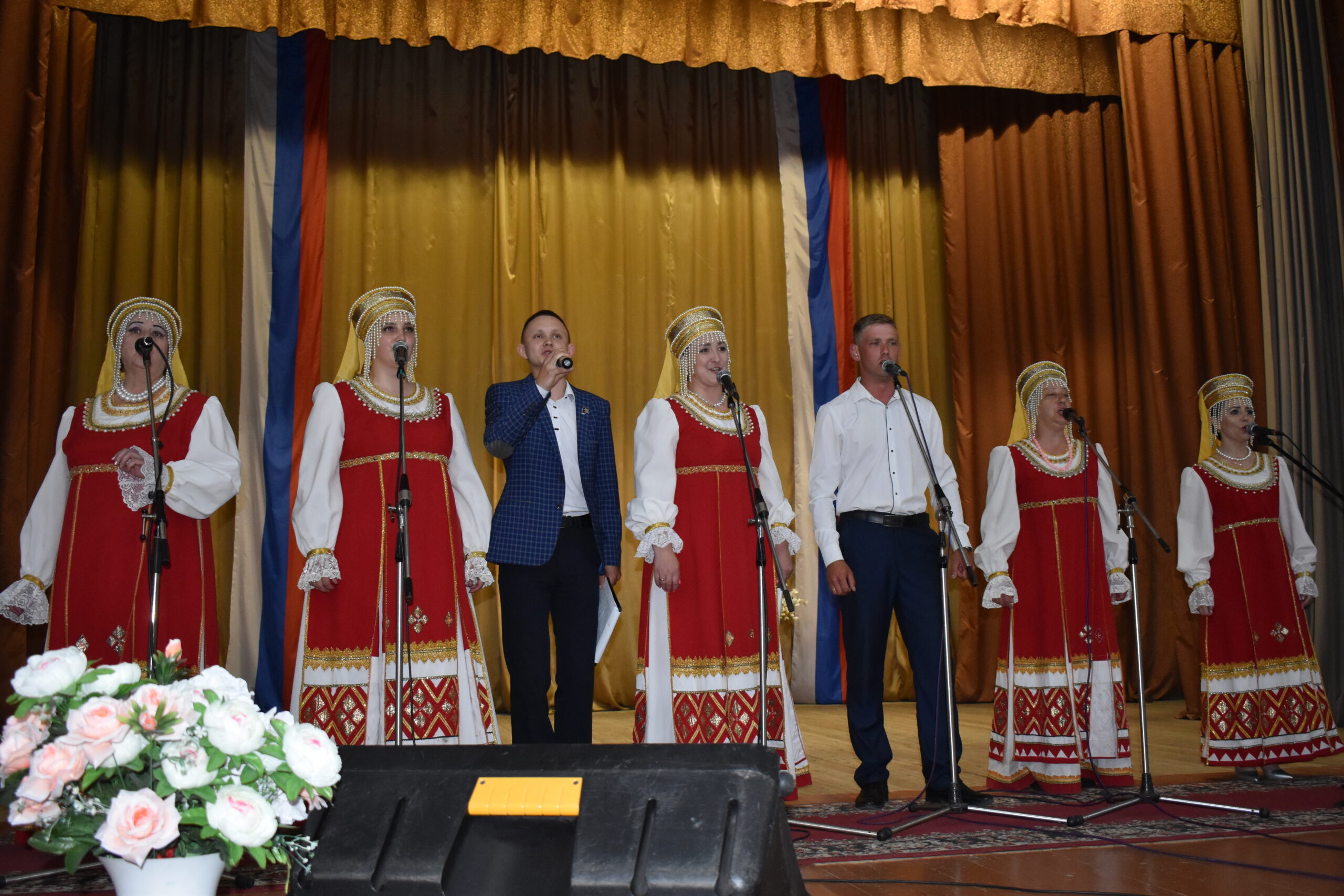 В Суражском районном Центре культуры состоялся праздничный концерт, приуроченный ко Дню России.