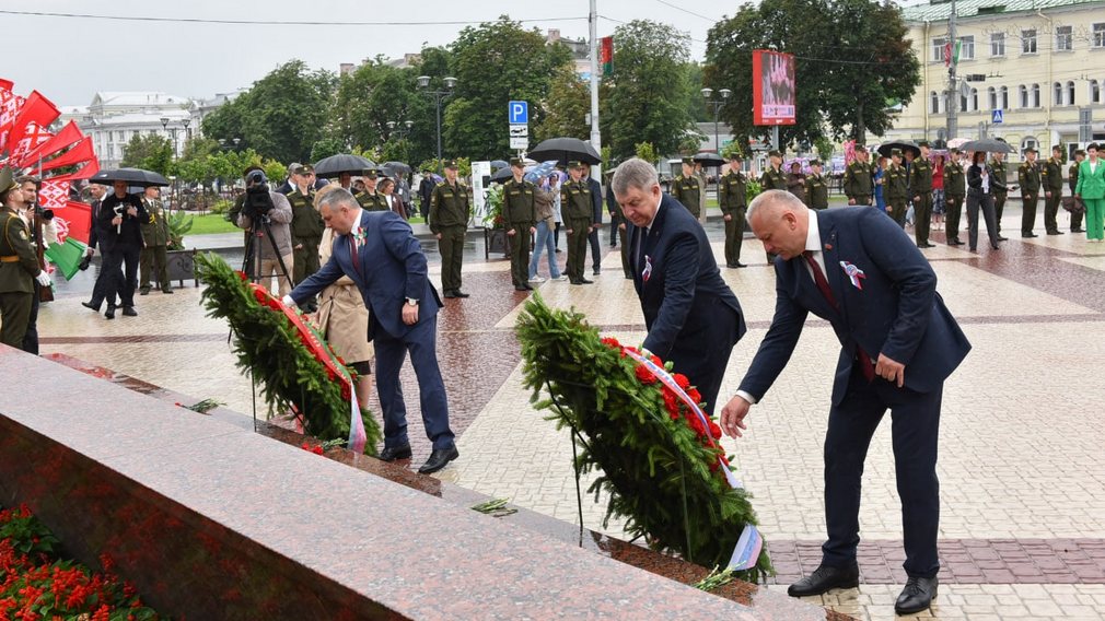 Представители Брянской области в городе Гомель почтили память жертв Великой Отечественной войны