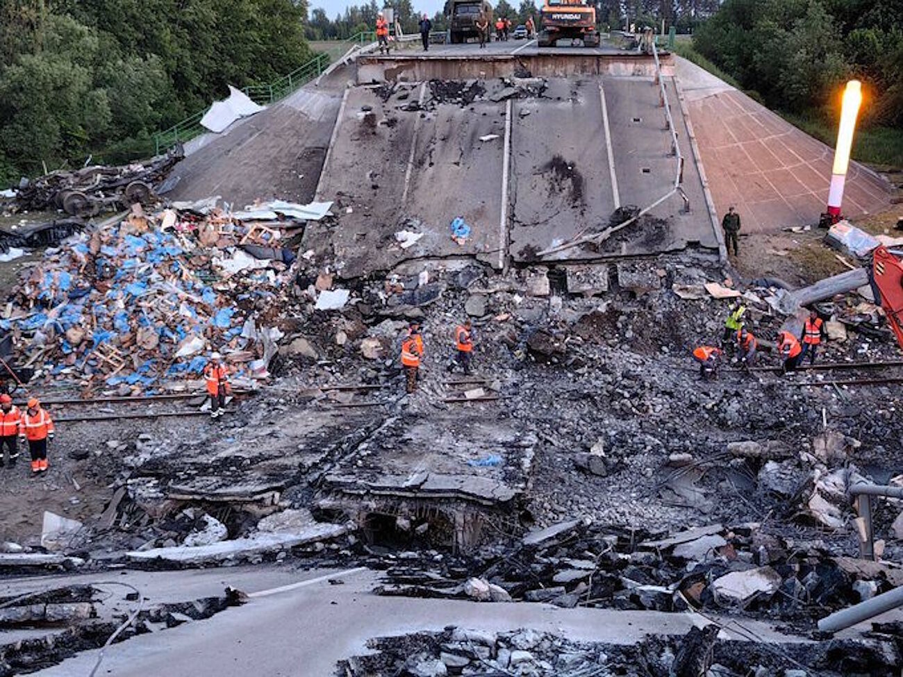 В Выгоничском районе проведены работы по уборке железнодорожных путей