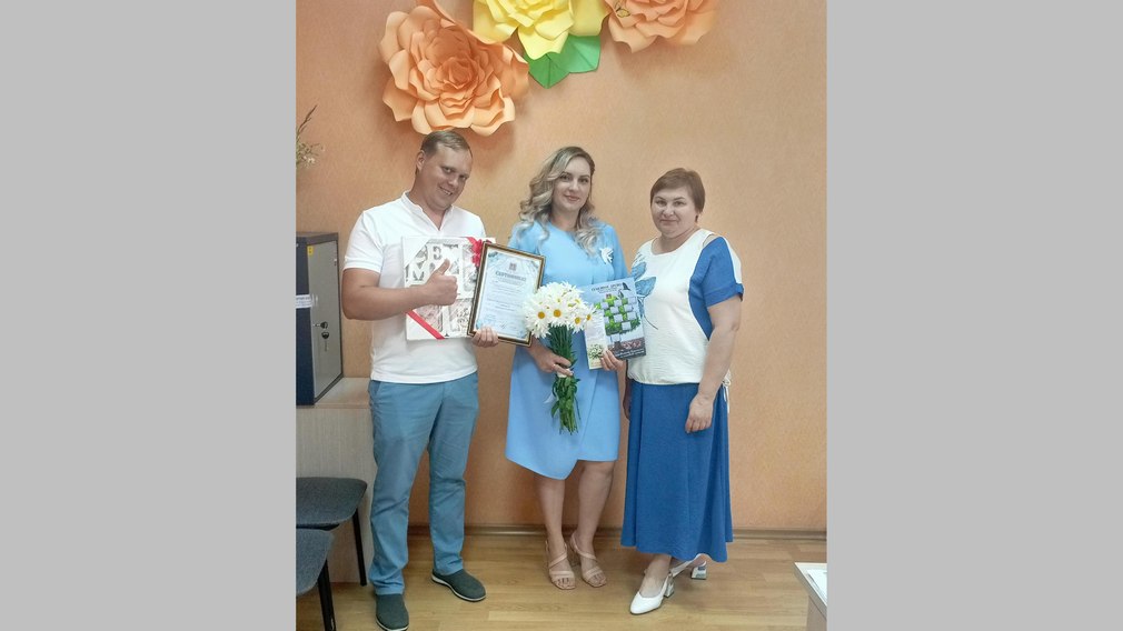 В Брасовском районе Брянской области семье вручили сертификат на областной материнский капитал