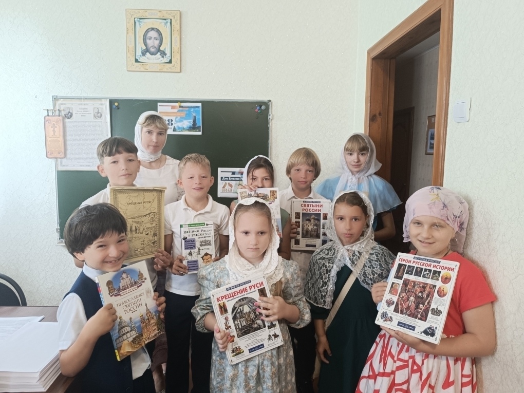 В Суражской городской детской библиотеке прошел час информации «Русь Крещеная, Русь православная»