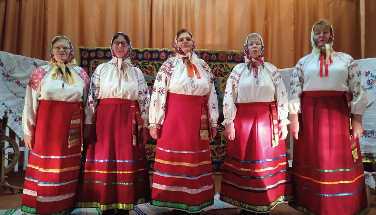 Лесновская сельская библиотека совместно с сельским ДК подготовили час фольклора «Веков связующая нить»