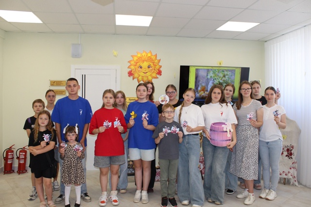 В Суражской районной межпоселенческой библиотеке прошла празднично- игровая программа «Медовый Спас здоровья припас!».