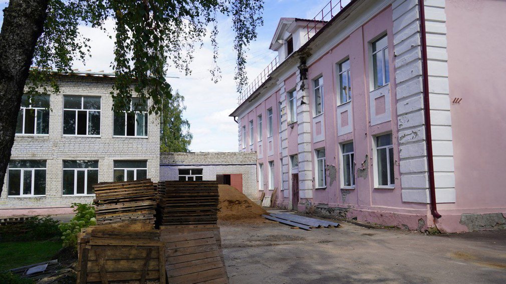 В Дятьково ремонтируют школу № 2