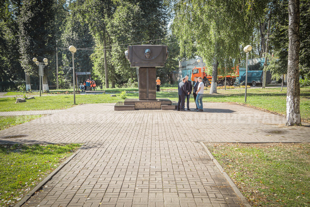 Денис Семёнов: «Ремонт памятника жертвам фашизма завершён раньше срока»