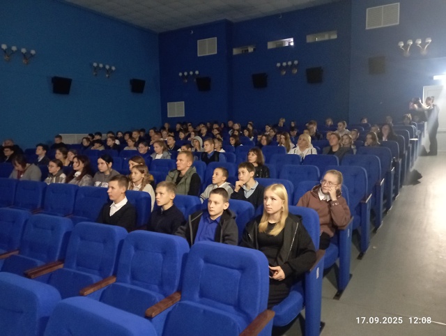 В День освобождения Брянщины Суражский городской центр культуры распахнул свои двери для кинопоказа документальной картины «Июньская полынь»