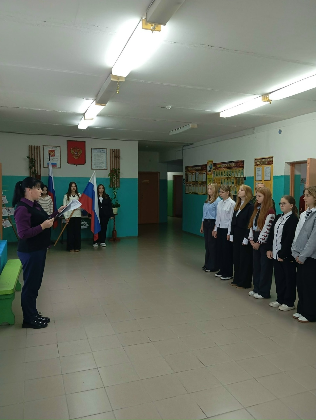 В день воссоединения Донецкой, Луганской, Запорожской и Херсонской областей с Россией во  Вьюковской школе Суражского района прошла торжественная линейка