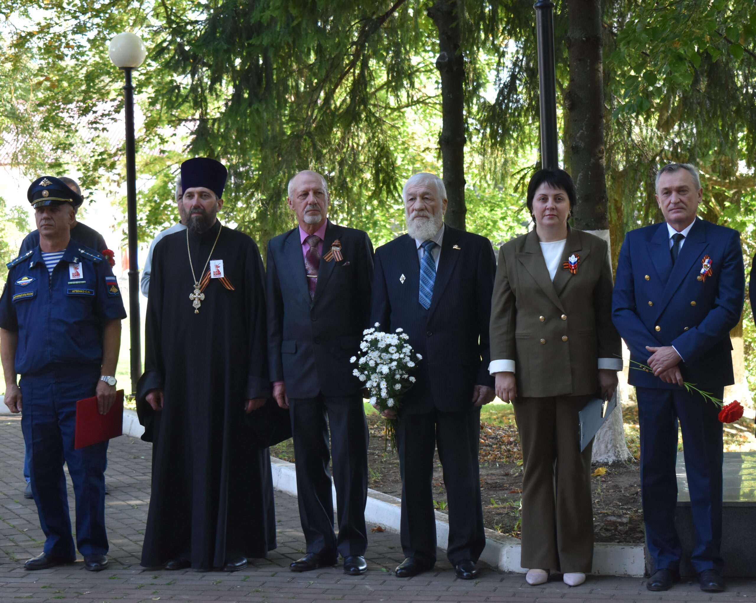 Торжественный митинг, посвященный  82-й годовщине освобождения Суражского района от немецко-фашистских захватчиков, прошел на Аллее Героев