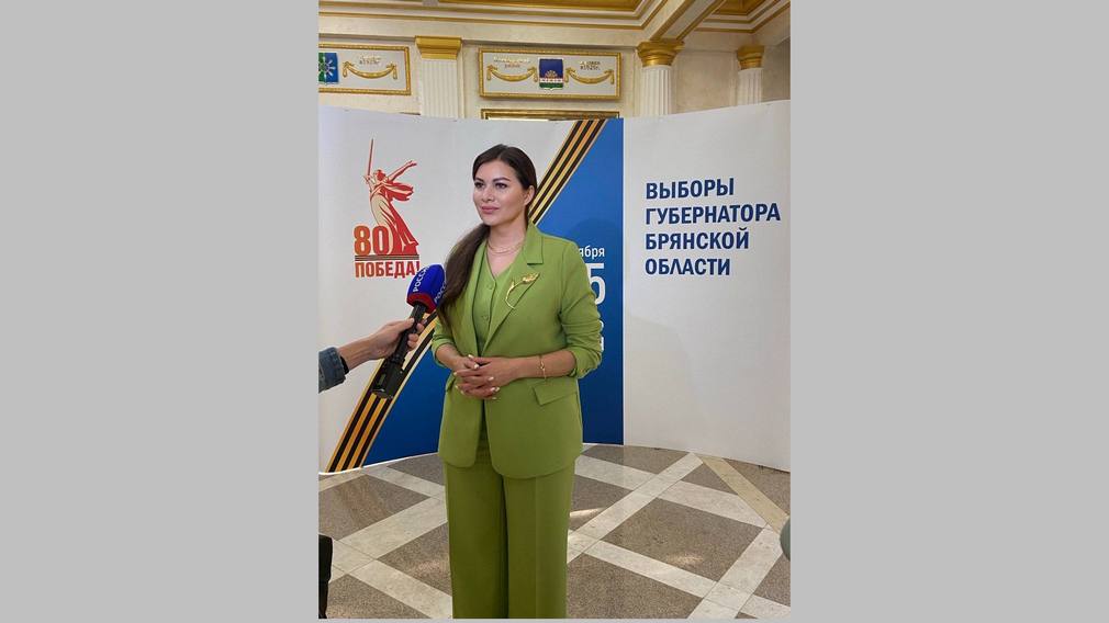 Елена Анненкова, председатель избирательной комиссии, поделилась информацией о ходе голосования в Брянской области