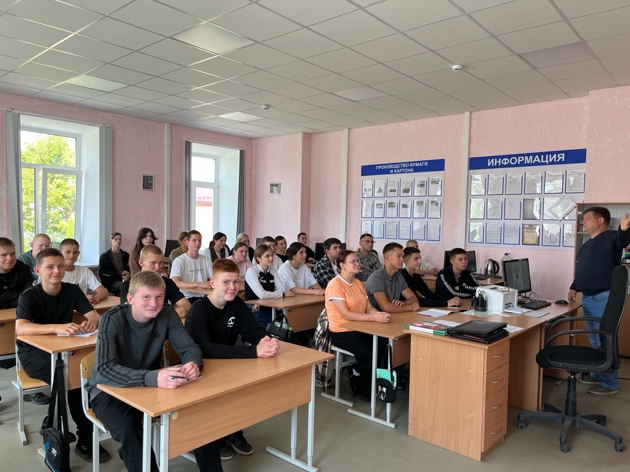 В Суражском промышленно-аграрном техникуме прошел Всероссийский открытый урок культуры безопасности