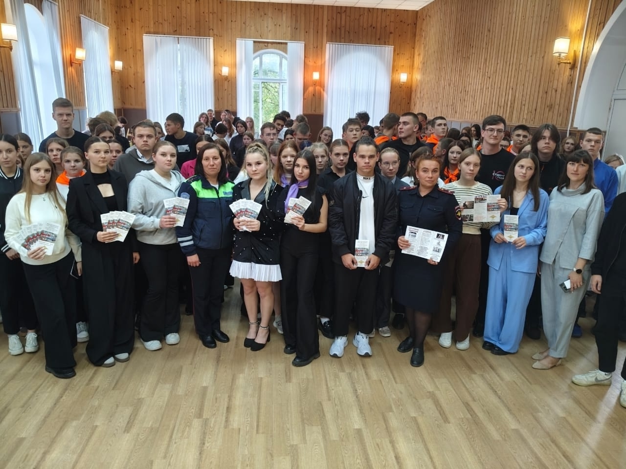 В Суражском педагогическом колледже им. А.С. Пушкина прошло профилактическое мероприятие «Жизнь дороже нескольких минут»