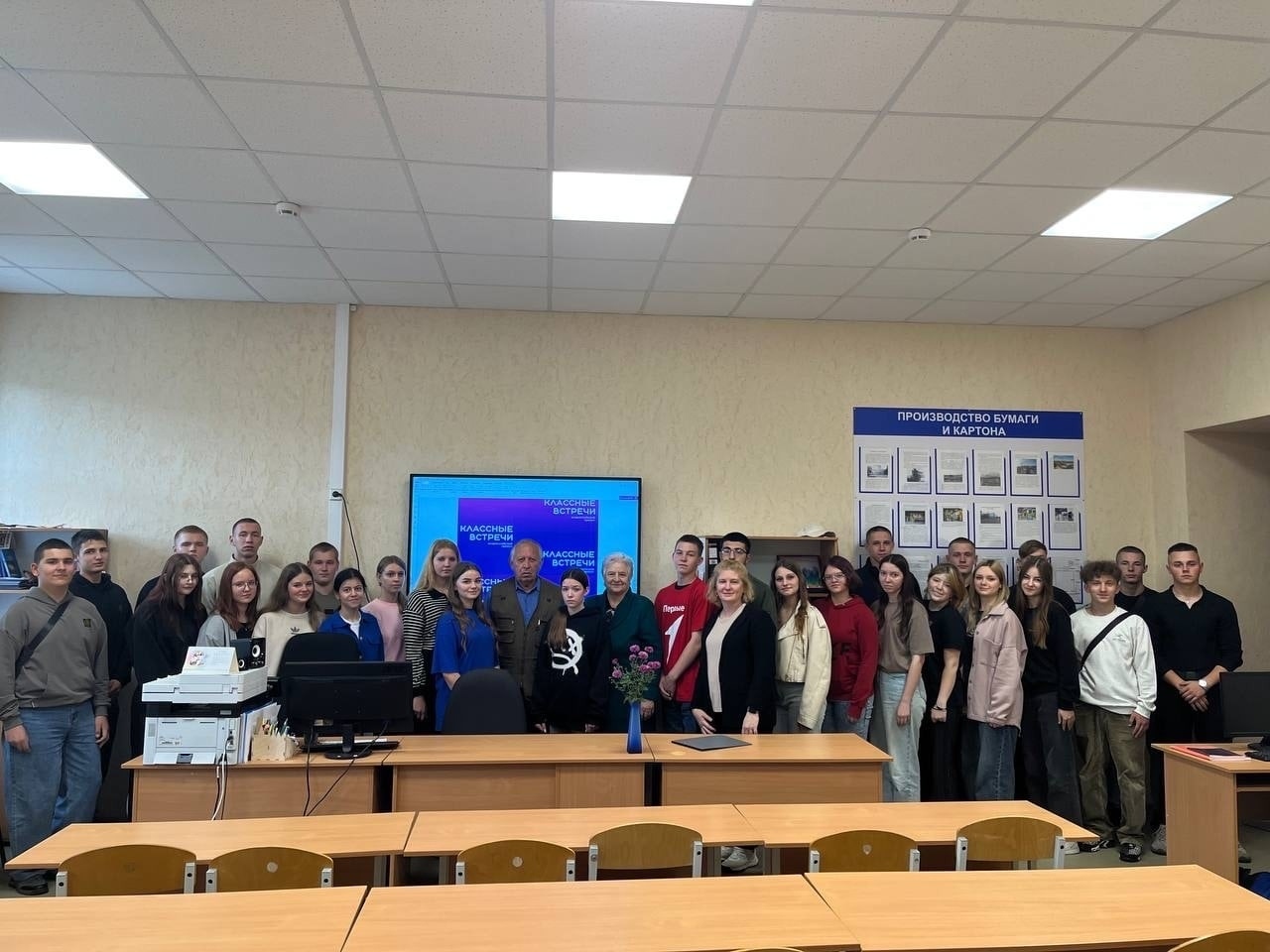 Классная встреча с ветеранами педагогического труда прошла в Суражском промышленно-аграрном техникуме