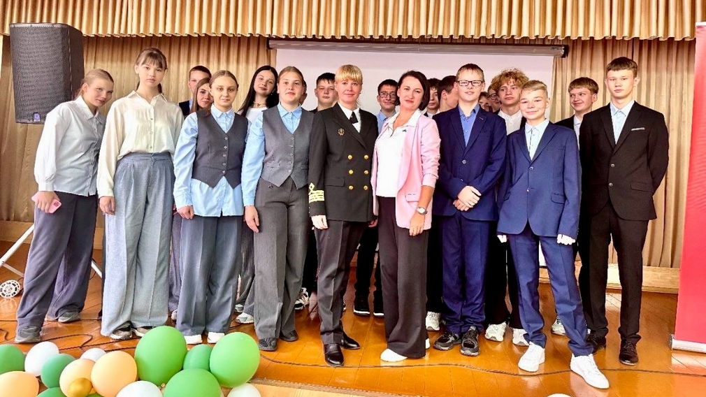 Унечские школьники встретились с первой в мире женщиной-капитаном атомного ледокола