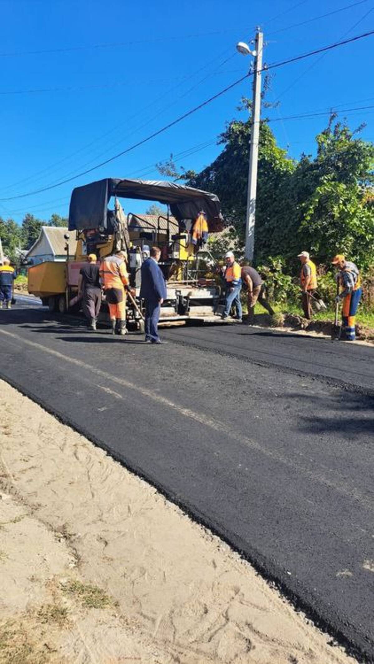 В Комаричах Брянской области начались работы по ремонту поселковой дороги