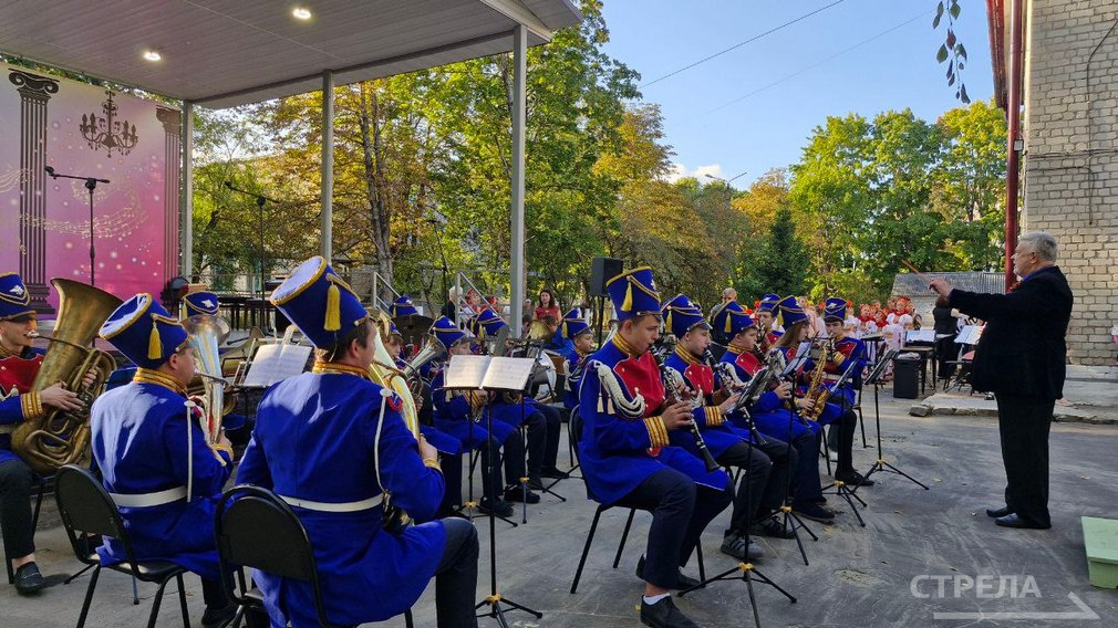 В День освобождения брянского Фокино для горожан провели праздничный концерт