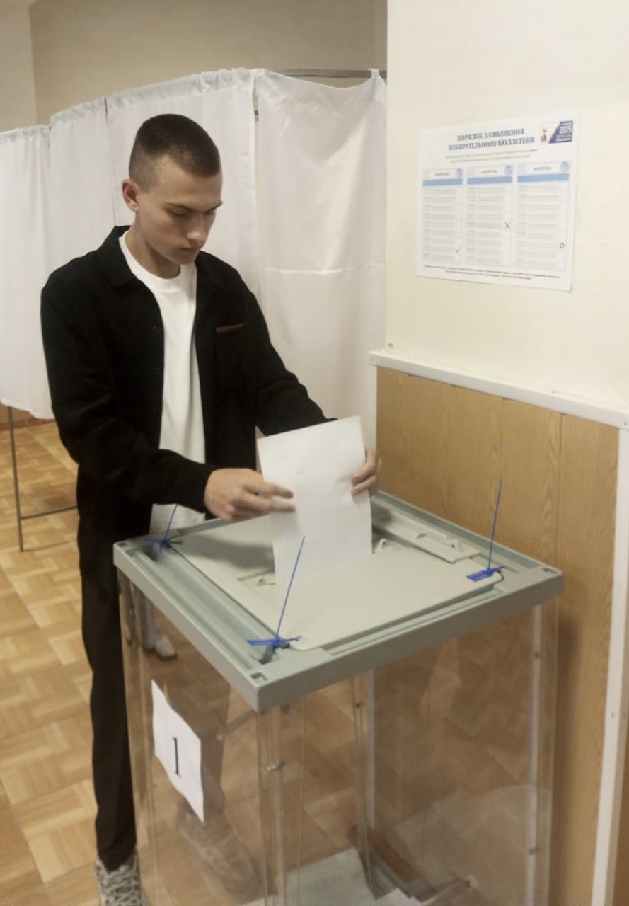 На избирательных участках Суражского района голосует молодежь