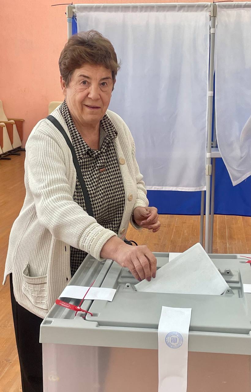 За спокойствие и процветание Брянского края  проголосовала заместитель директора Суражского педколледжа им. А.С. Пушкина О.В. Романцова.