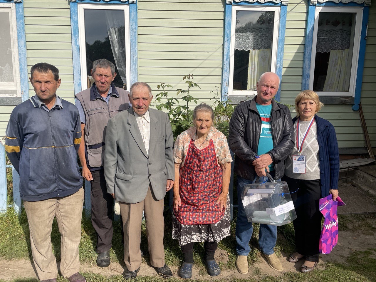 Жители Суражского района голосуют на дому