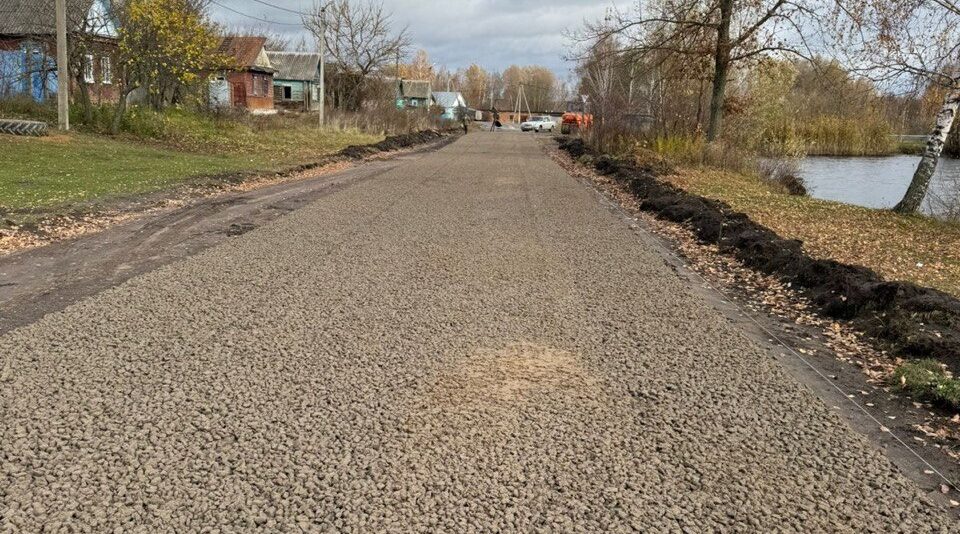 В селе Киваи Клинцовского района Брянской области ремонтируют участок автодороги