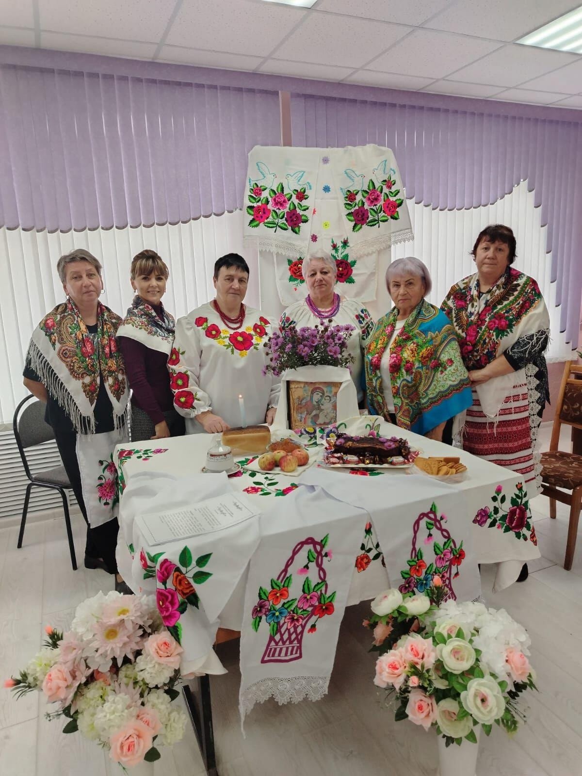 На базе любительского объединения «Кладезь» Суражского районного Центра культуры прошла праздничная программа, посвященная Покрову Пресвятой Богородицы