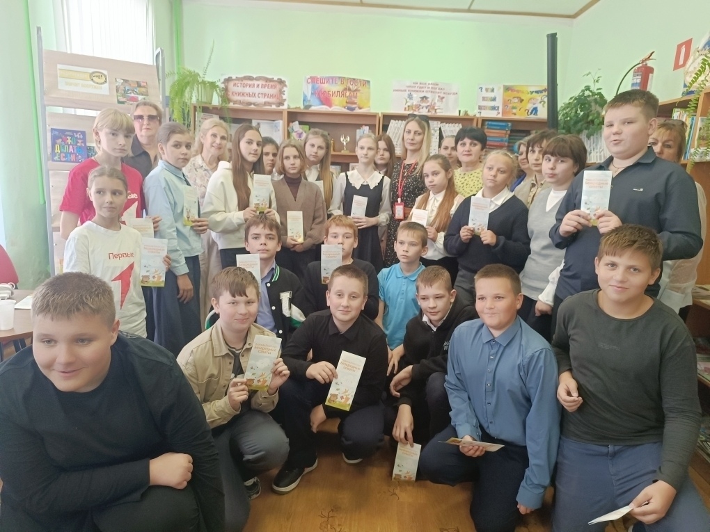 Обучающиеся  Суражской школы №3  и активисты «Движения Первых» стали участниками занятия «Школа безопасности от волонтёров «Лиза Алерт»