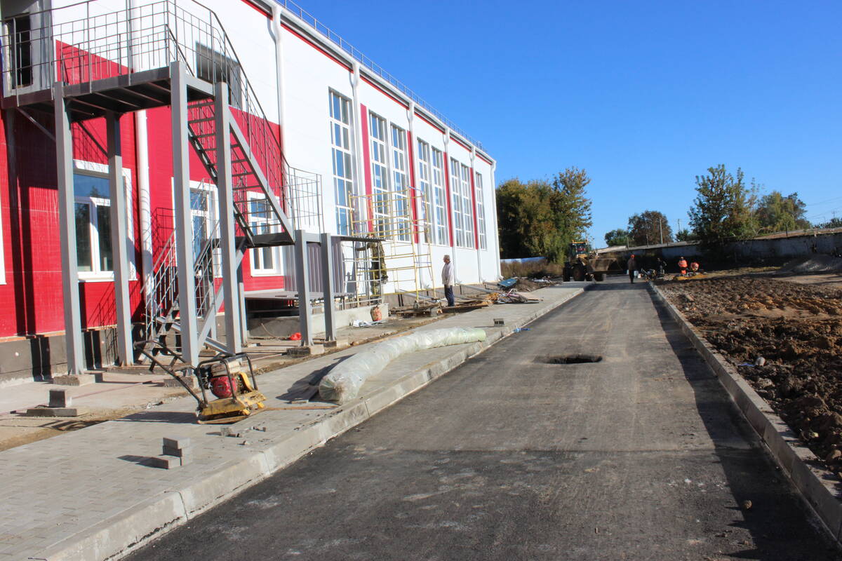 В Стародубе Брянской области продолжается строительство бассейна