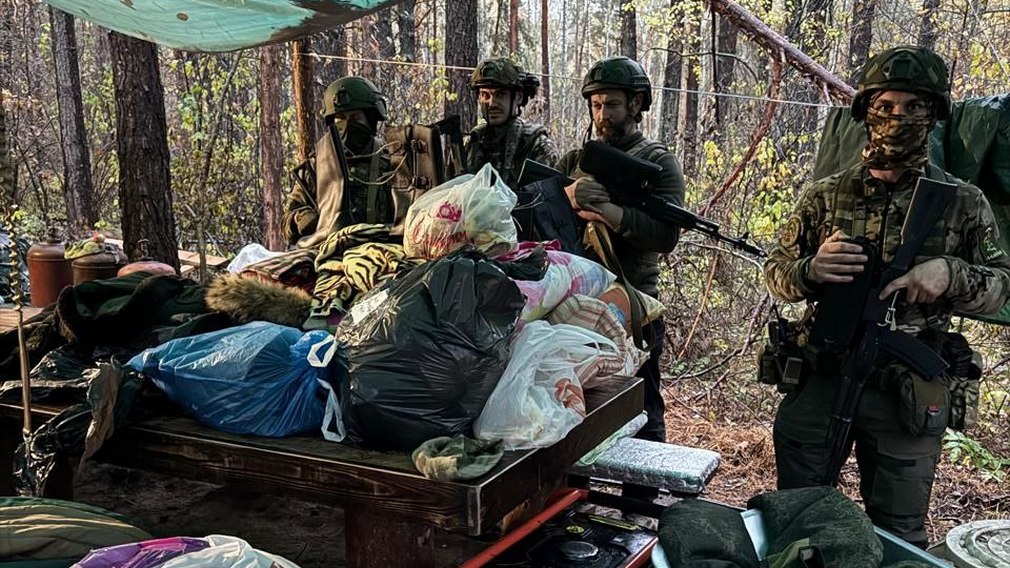 В Суземке волонтеры помогают военнослужащим стройматериалами и медикаментами