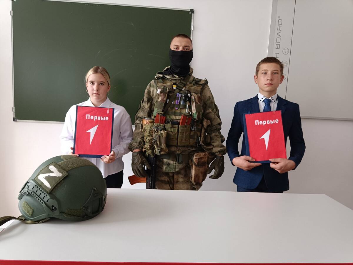 Школьники Стародубского округа встретились с участником СВО