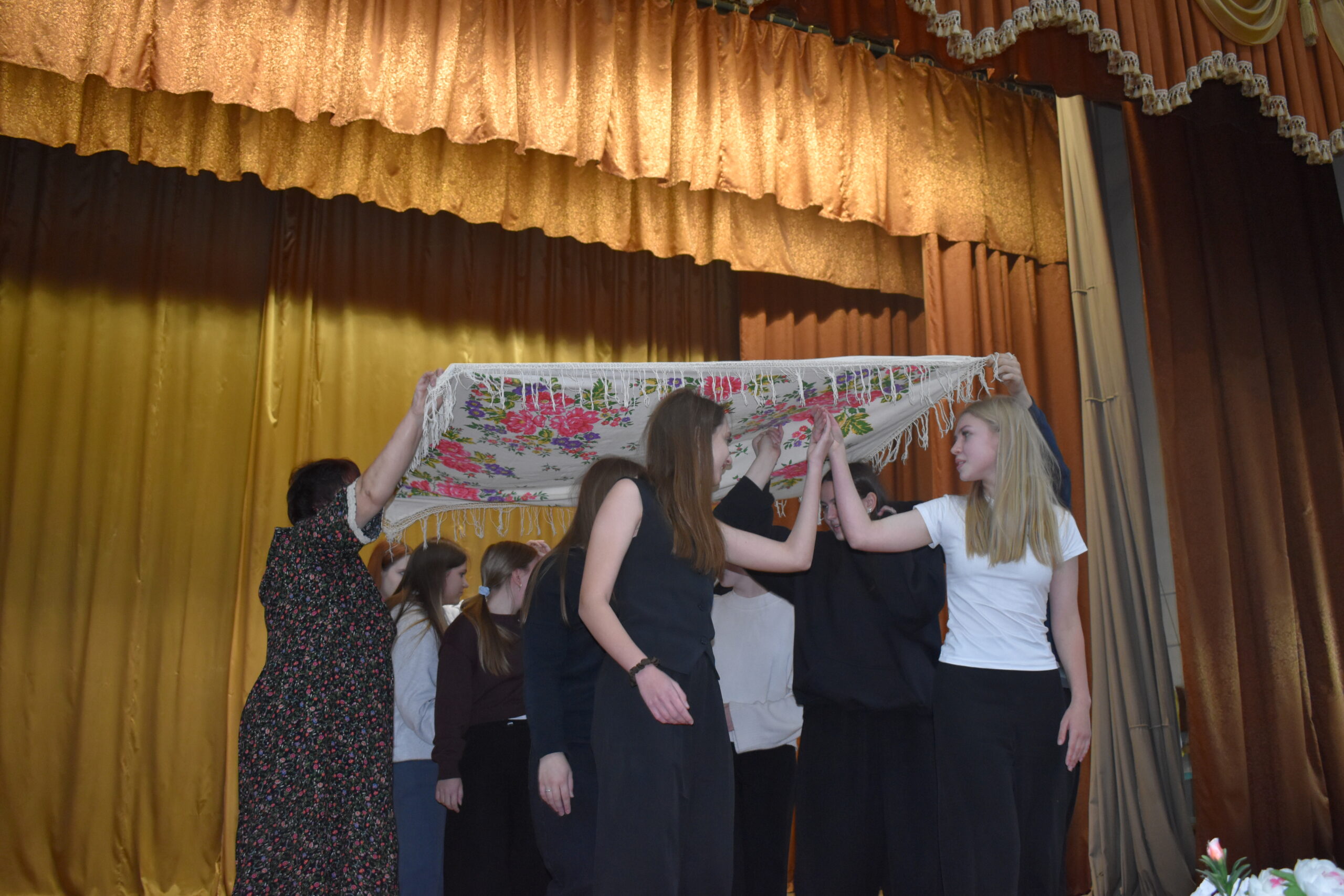 В Суражском районном Центре культуры прошло увлекательное мероприятие, посвященное Покрову Пресвятой Богородицы