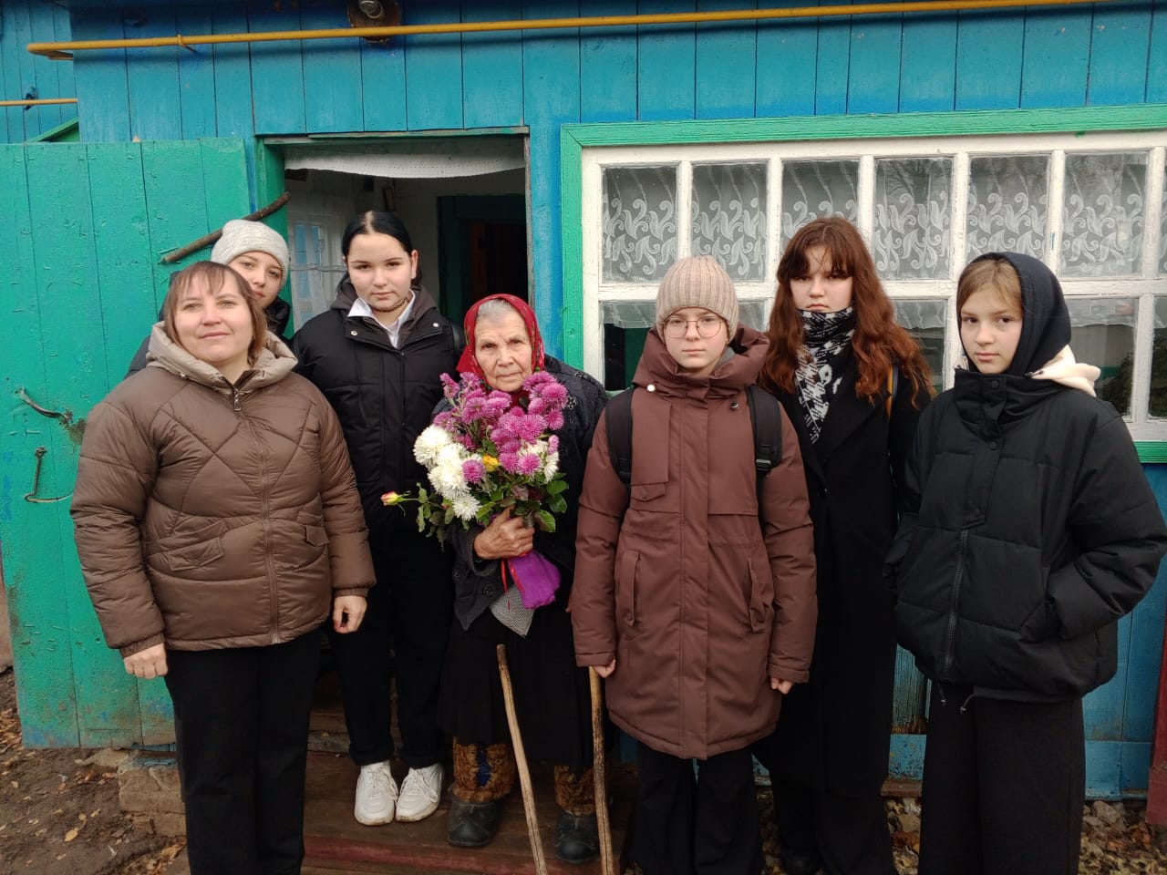 Активисты «Движения Первых» поздравили жительницу Дубровки Суражского района Клавдию Афанасьевну Гуня с 90-летием