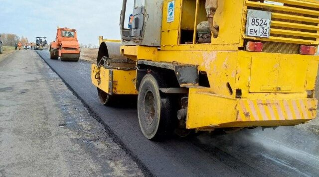 В Красногорском районе Брянской области ремонтируют участок автодороги Красная Гора-Николаевка