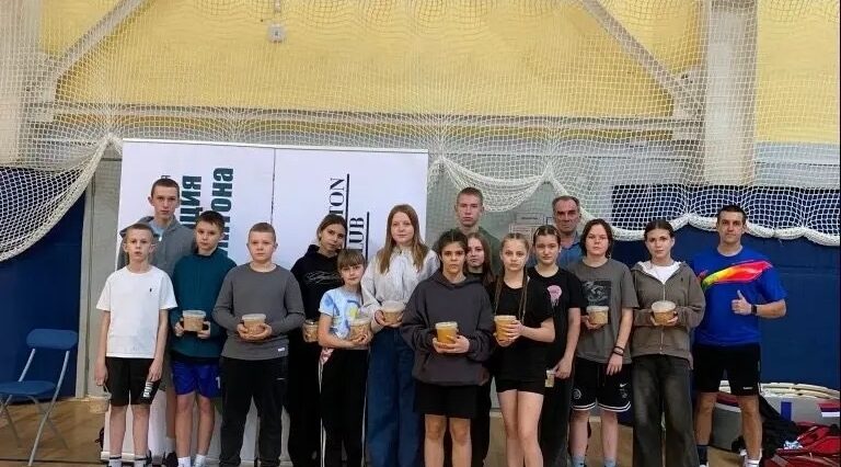 Юные спортсмены спортивной школы «Триумф» приняли участие в чемпионате по бадминтону.