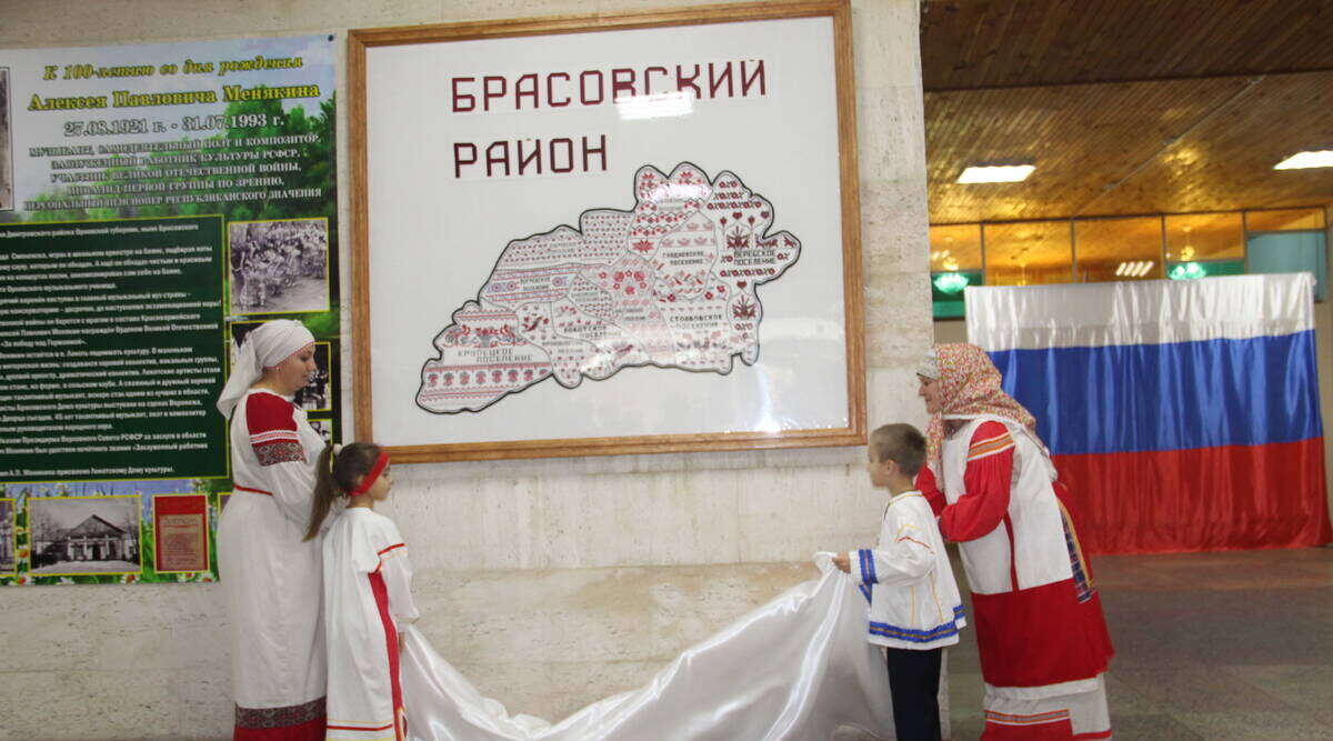 В Брасовском районе презентовали вышитую карту