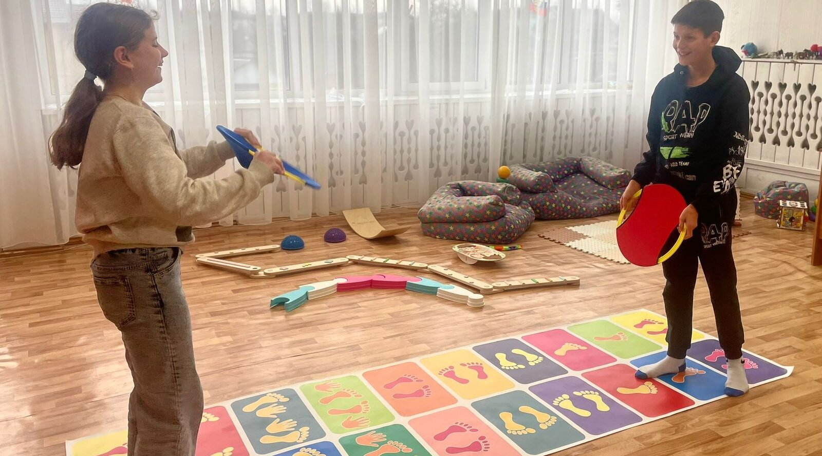 Ко Дню инвалида спонсорскую помощь детям с ОВЛ оказало руководство АО «Пролетарий».