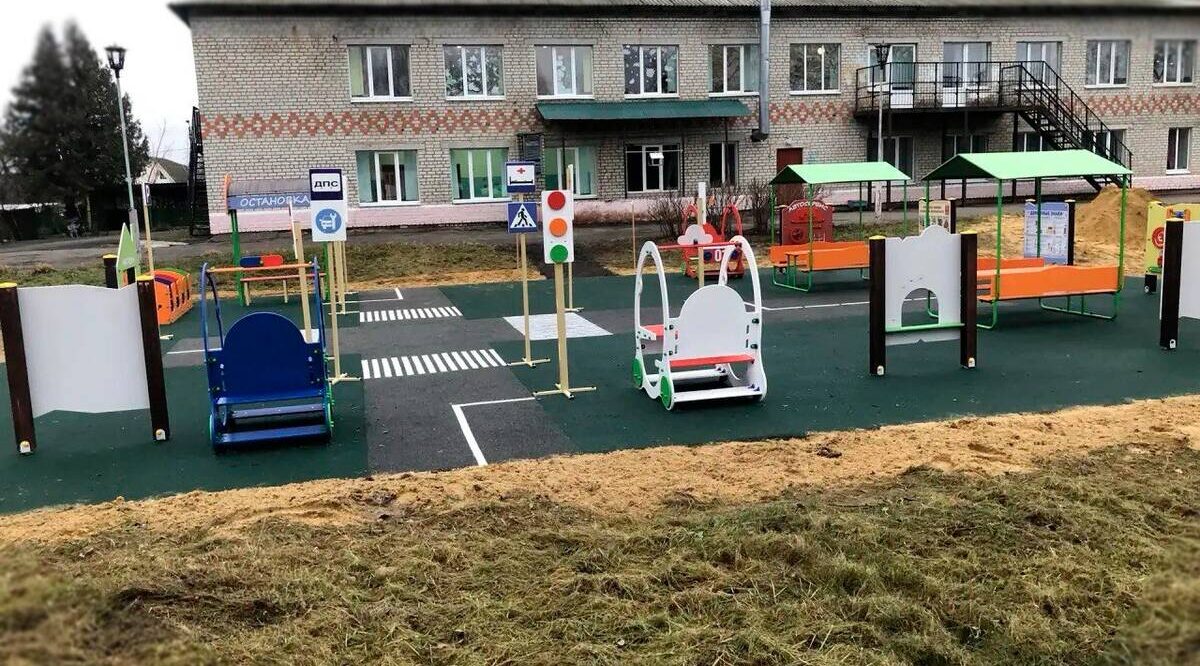 В Стародубе благоустроили ещё одну детскую площадку