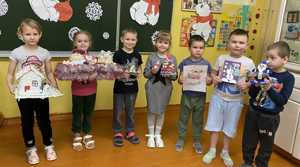 В дошкольном отделении Влазовичской школы прошла выставка новогодних поделок