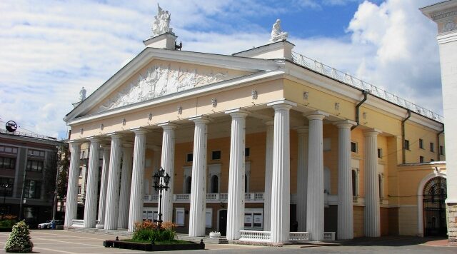 В Брянском областном театре драмы покажут проект «По зову сердца. Брянские волонтеры СВО»