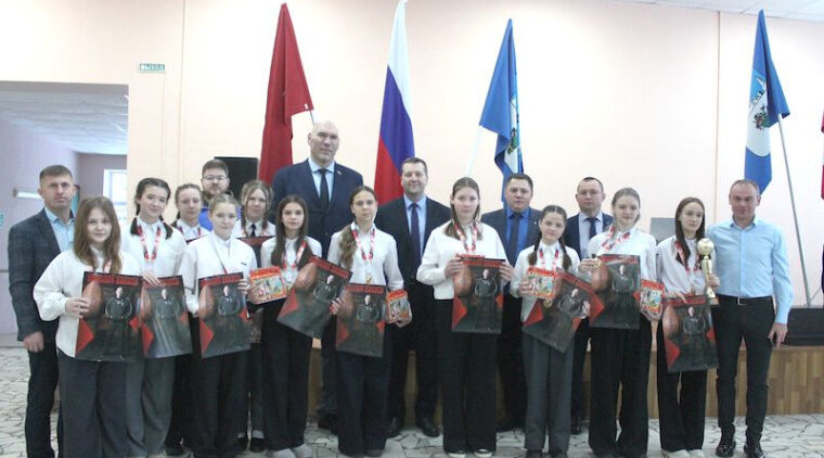 В Карачеве состоялось торжественное вручение наград талантливым ученикам района