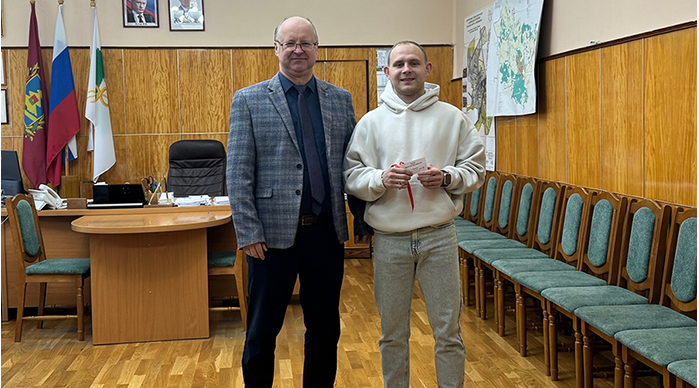 В Новозыбкове продолжают обеспечивать жильем сирот