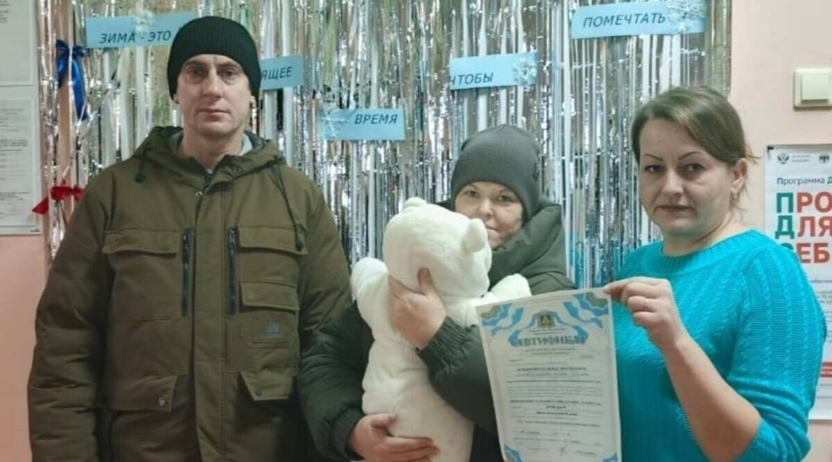 Многодетная семья из Комаричей получила сертификат на областной материнский капитал