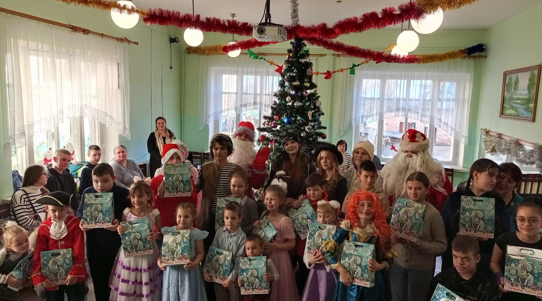 На базе Центра детского творчества прошел новогодний утренник для детей с ОВЗ