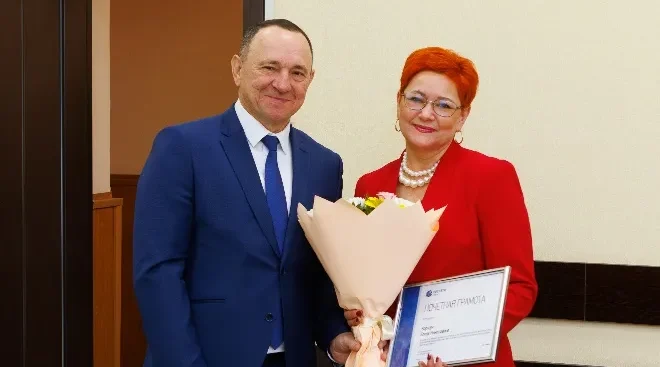 Сотрудники «Брянскэнерго» и «Брянскэлектро» получили награды в День энергетика