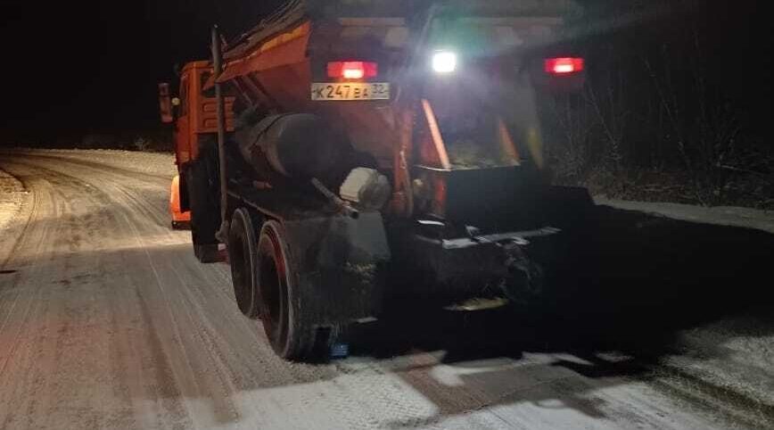 В Брянской области продолжаются работы по устранению последствий снегопада